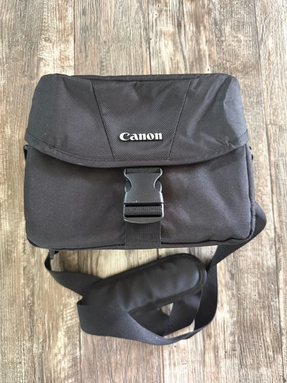 Canon EOS Shoulder Bag (Black) Camera 100ES
